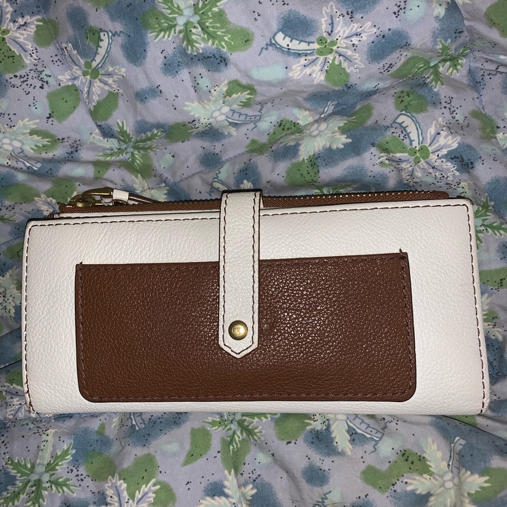 Limited Edition Leather Fossil Wallet - Picture 2 of 4